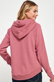 FLEECE PULLOVER HOODIE CURVED HEM WITH SLIT DETAIL